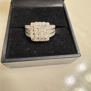 Elegant white gold Diamond Ring